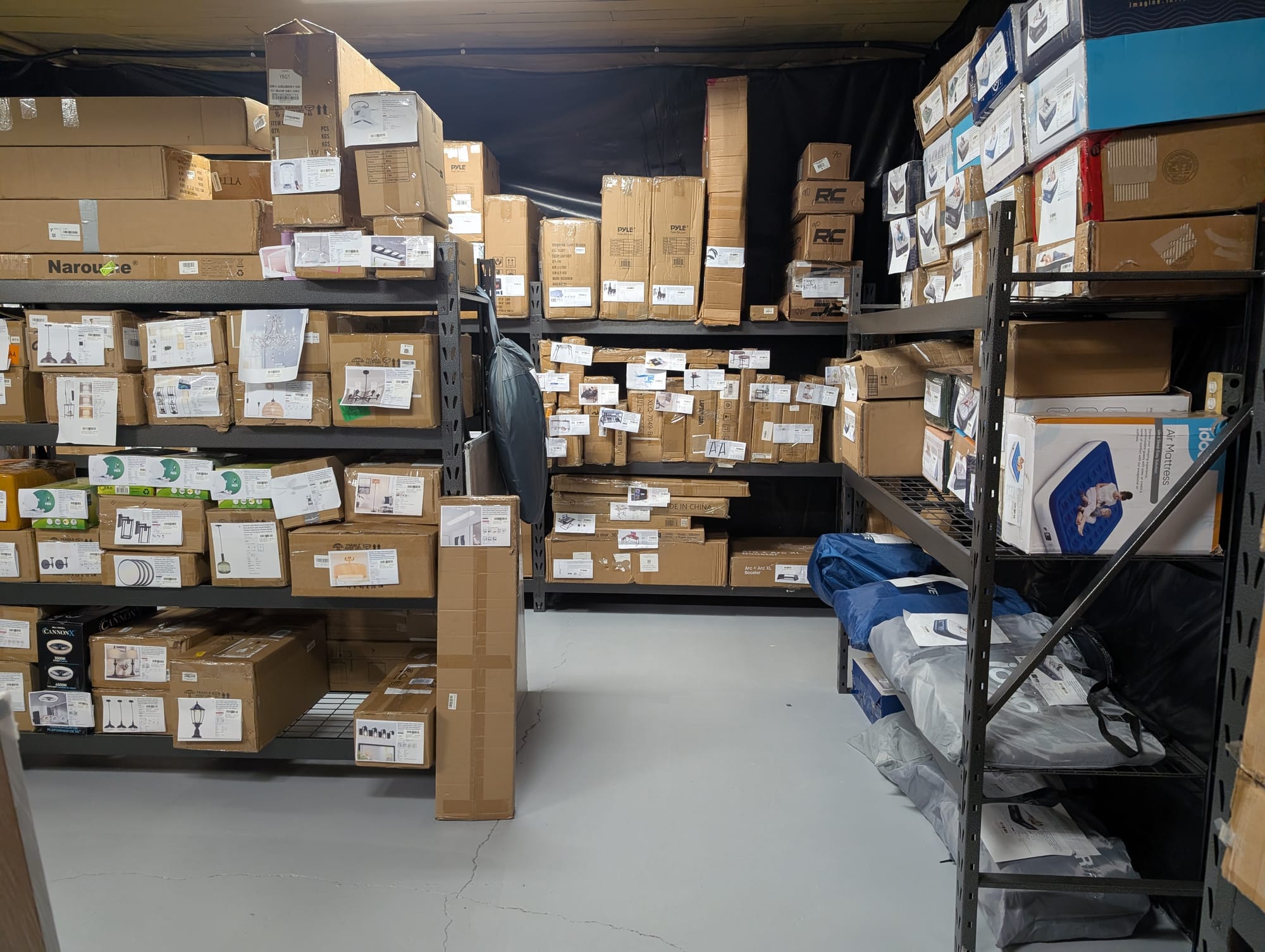 Wholesale Warehouse liquidation in St Pierre