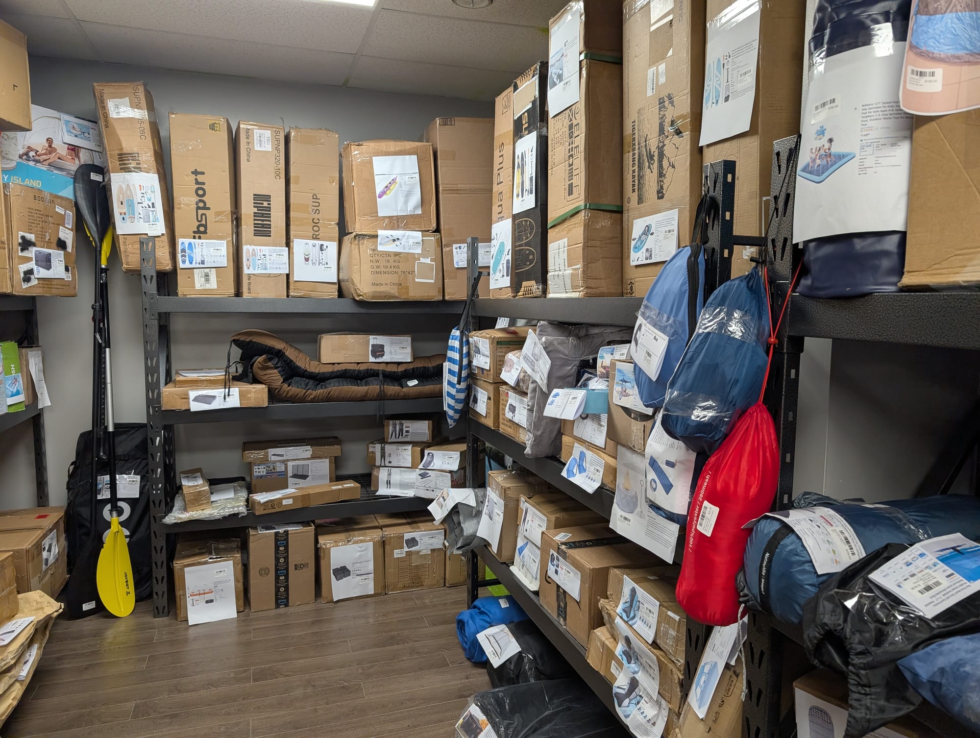 Wholesale Warehouse liquidation in St Pierre